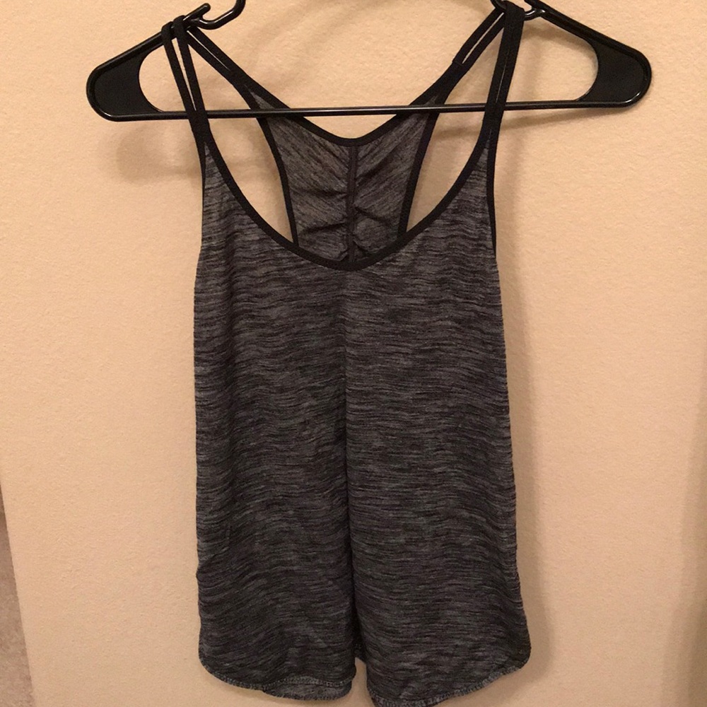 *Price Drop* EUC Lululemon Top Size 4